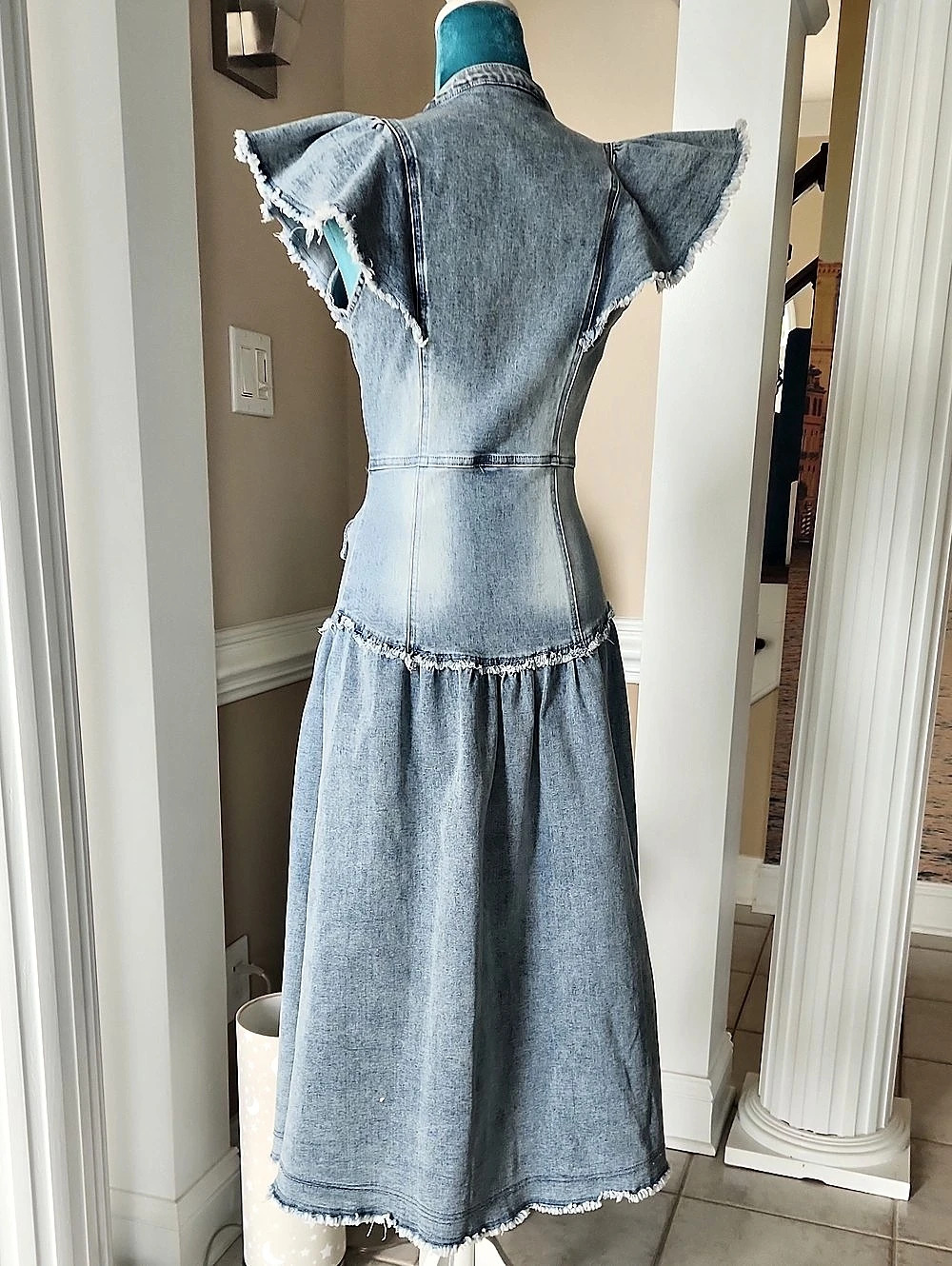 En Saison Denim Flutter Sleeve Button-Front Midi Dress in Blue Xs - Picture 6 of 16